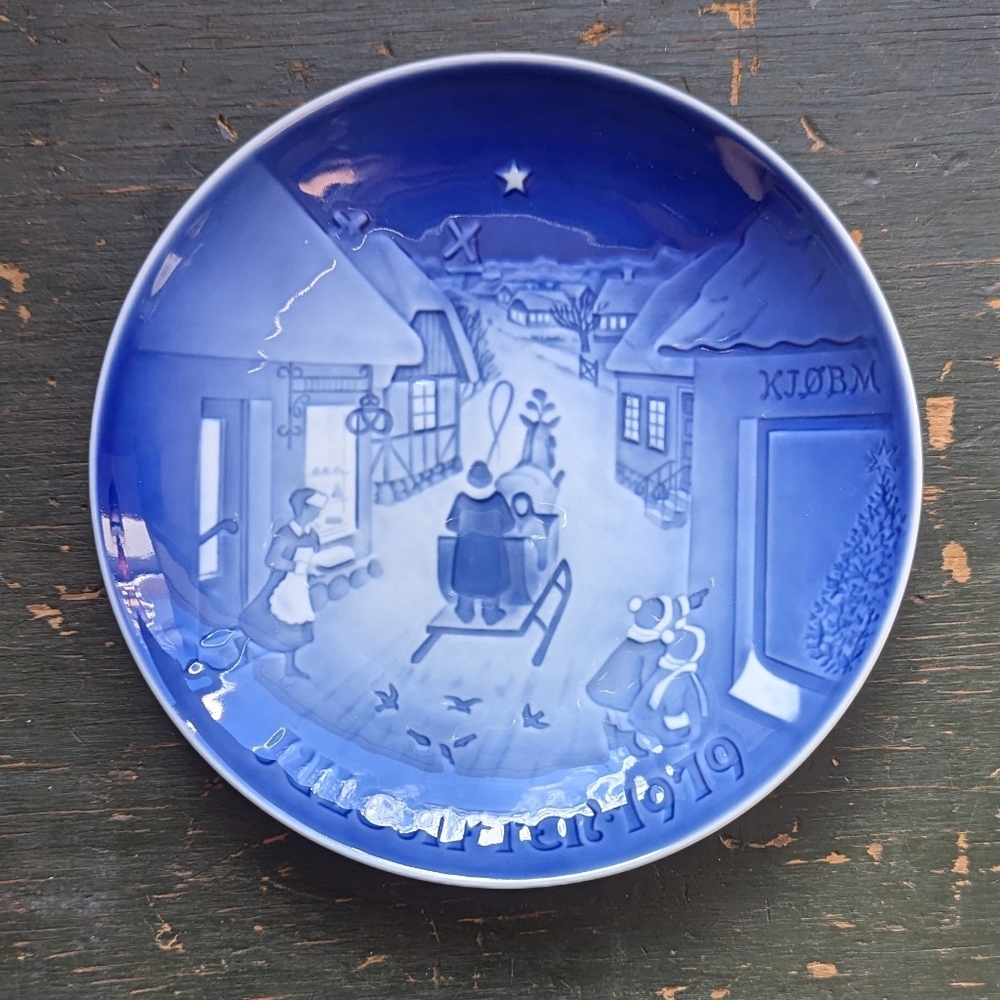 White Christmas, Vintage 1979 Bing & Grøndahl blue and white plate